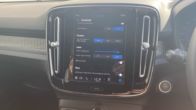 Volvo Xc40 2.0 B4P Plus Dark 5dr AWD Auto Petrol Estate